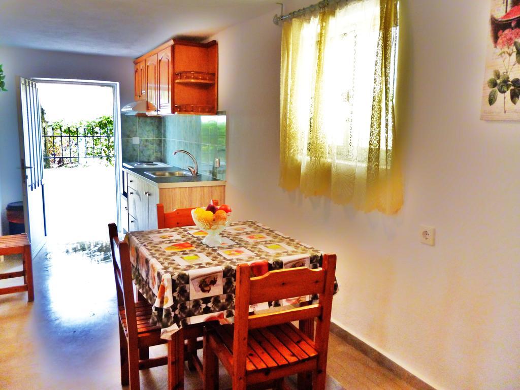 Giannis Apartment Agios Georgios Pagon Exterior photo