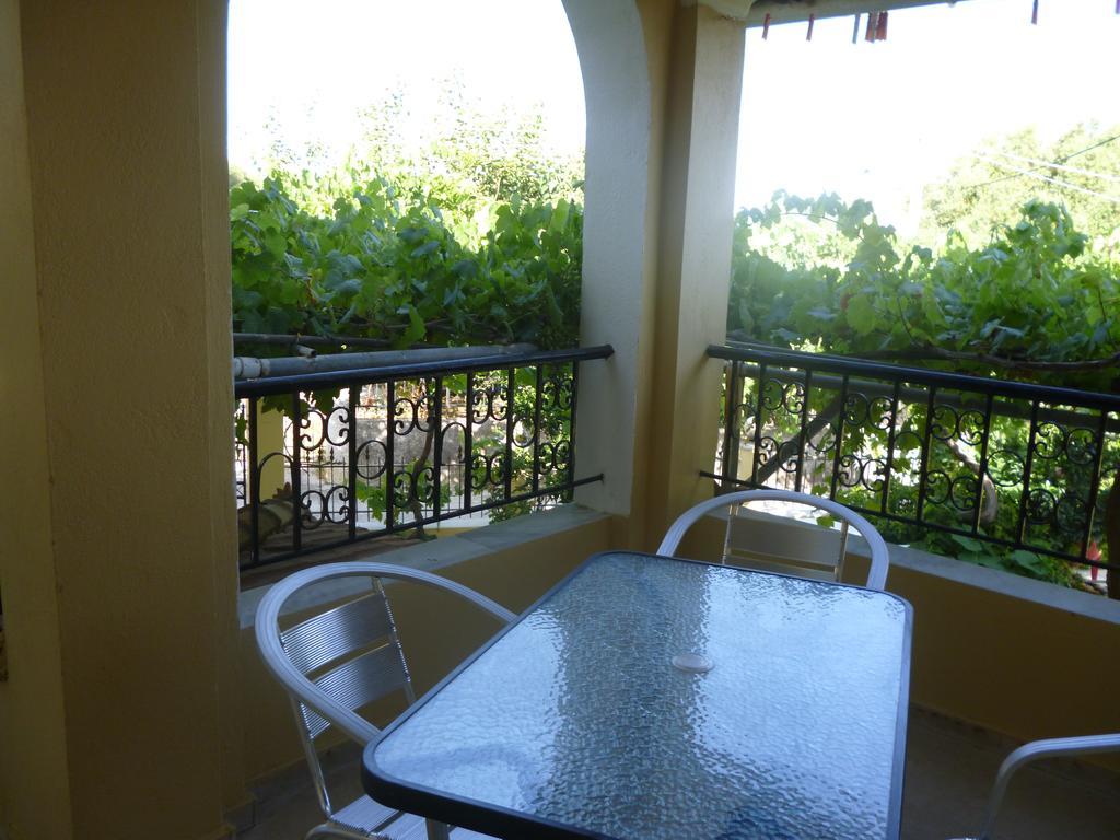 Giannis Apartment Agios Georgios Pagon Exterior photo